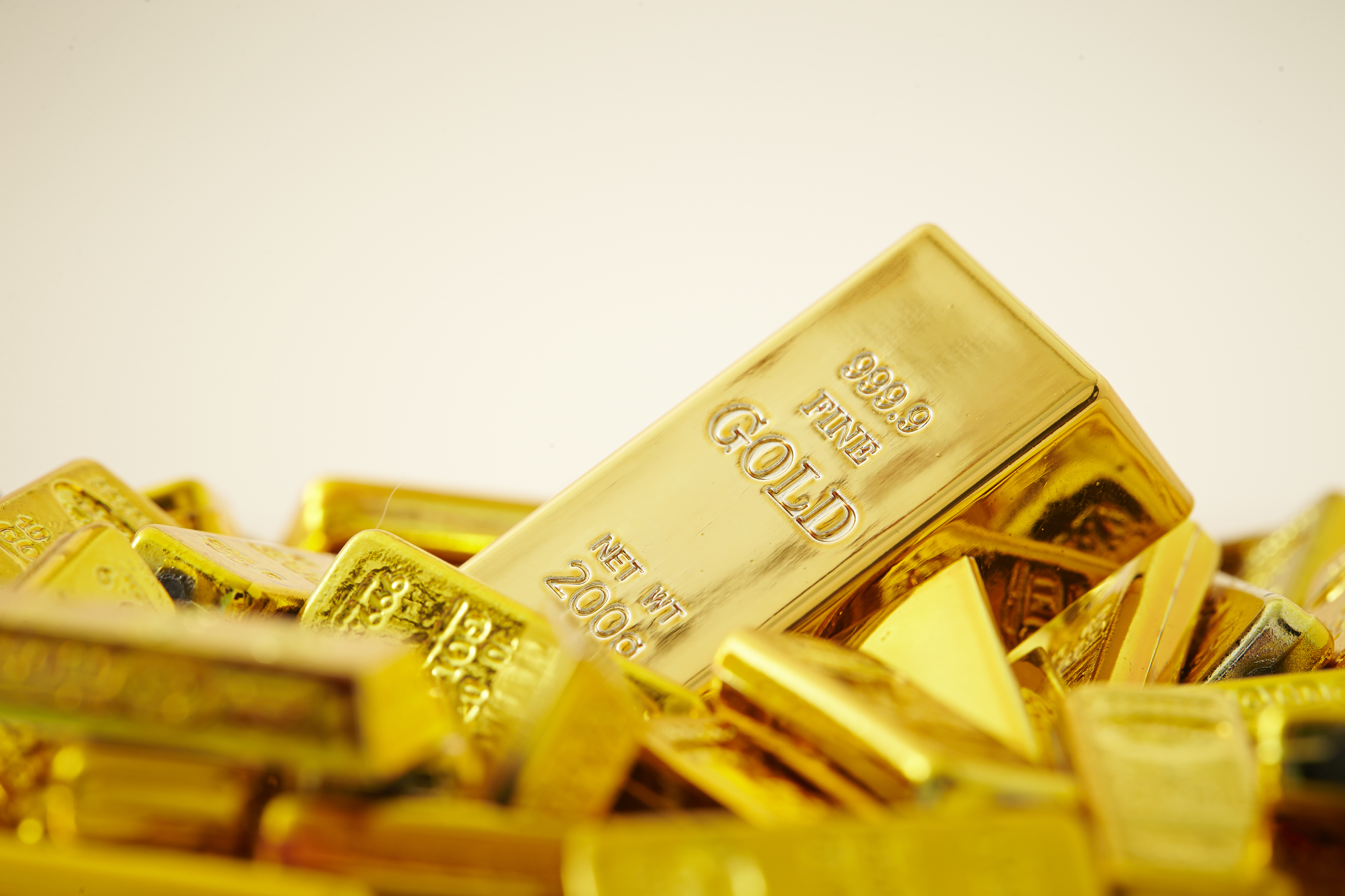 Photo of Gold prices hit all-time high on Monday